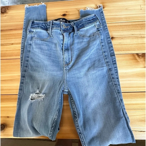 Hollister Denim - HOLLISTER‎ SKINNY SIZE 3 LENGTH 28”